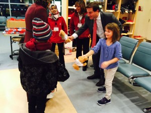 Marco and daughter greet Syrian refugees